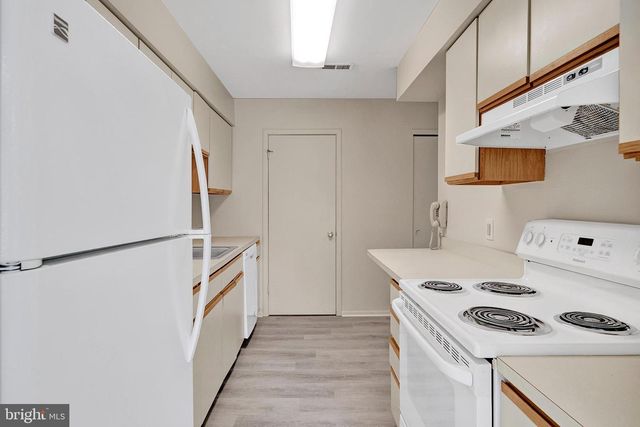 306-B MULBERRY CV, Mount Laurel, NJ 08054