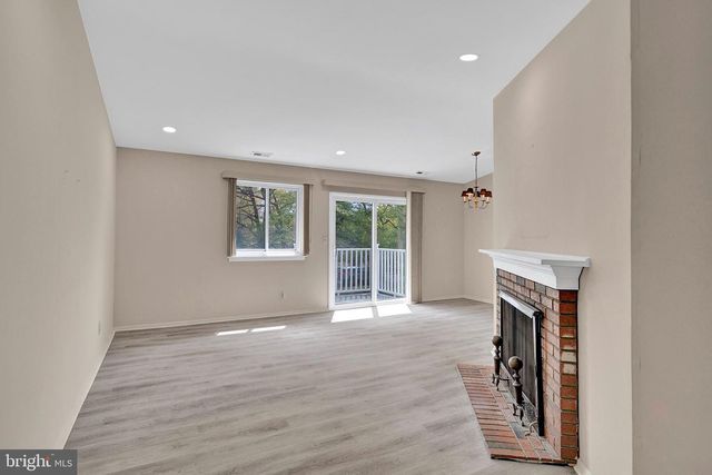 306-B MULBERRY CV, Mount Laurel, NJ 08054