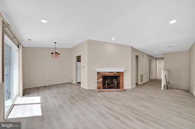 306-B MULBERRY CV, Mount Laurel, NJ 08054
