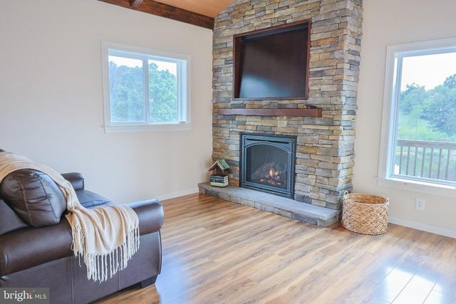 385 S MCDANIEL LN, Shenandoah, VA 22849