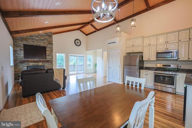 385 S MCDANIEL LN, Shenandoah, VA 22849