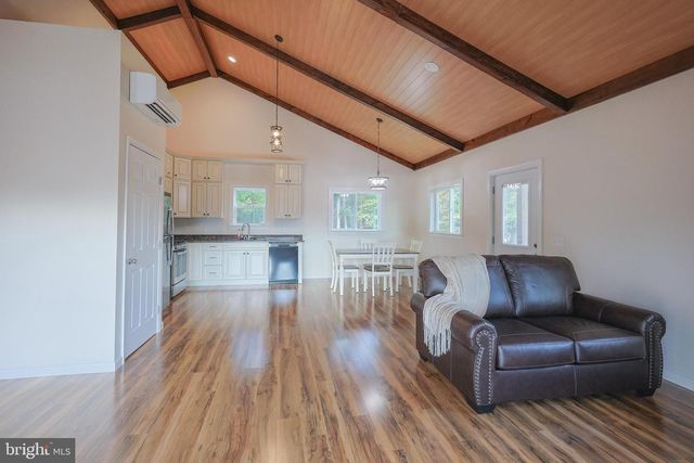 385 S MCDANIEL LN, Shenandoah, VA 22849