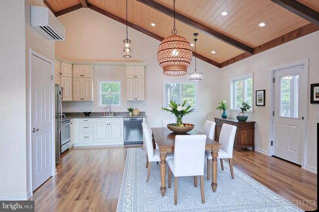 385 S MCDANIEL LN, Shenandoah, VA 22849