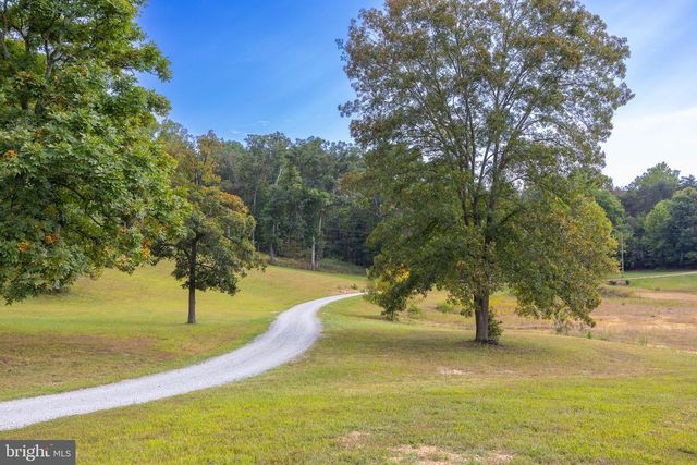 385 S MCDANIEL LN, Shenandoah, VA 22849