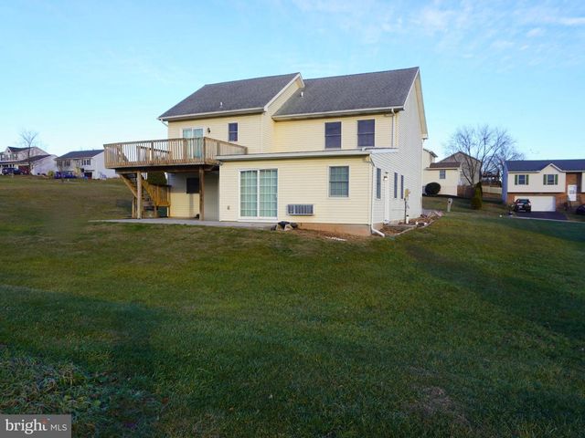 2973 VILLAGE SQUARE DR, Dover, PA 17315