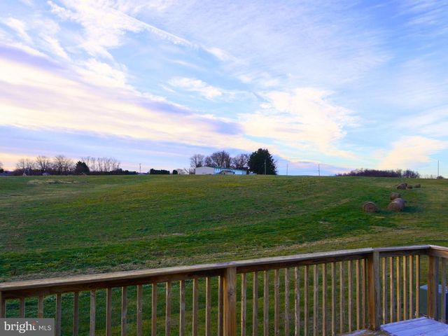 2973 VILLAGE SQUARE DR, Dover, PA 17315