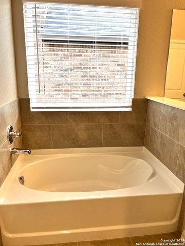 9223 Grand Western, Converse, TX 78109