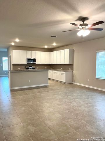 9223 Grand Western, Converse, TX 78109