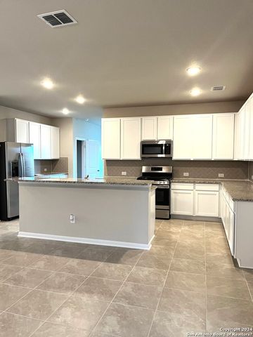 9223 Grand Western, Converse, TX 78109