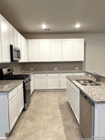 9223 Grand Western, Converse, TX 78109