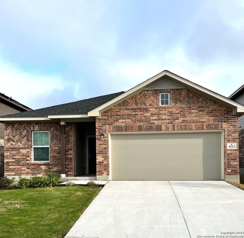 9223 Grand Western, Converse, TX 78109