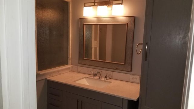 2100 Tanglewilde Street 525, Houston, TX 77063