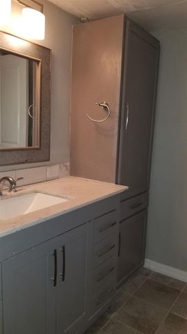 2100 Tanglewilde Street 525, Houston, TX 77063