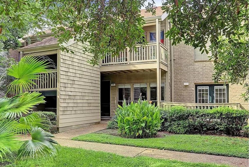 2100 Tanglewilde Street 525, Houston, TX 77063