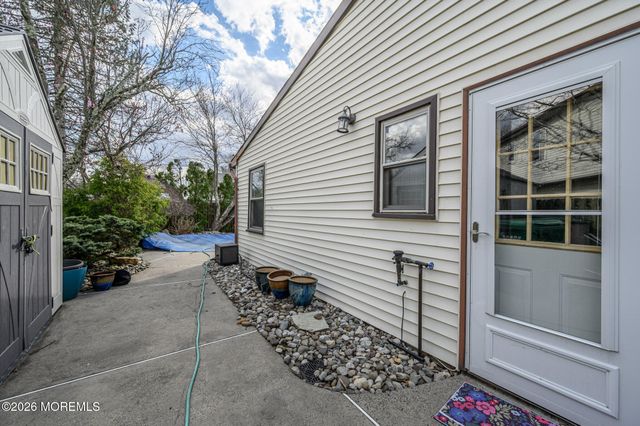 10 Eric Drive, Howell, NJ 07731