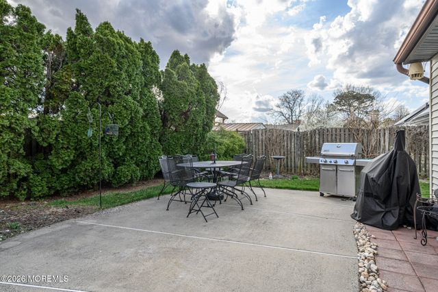 10 Eric Drive, Howell, NJ 07731