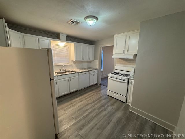 416 N Franklin Avenue W, Sand Springs, OK 74063