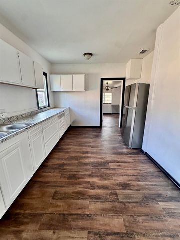 2113 BROWN STREET, Wichita Falls, TX 76309