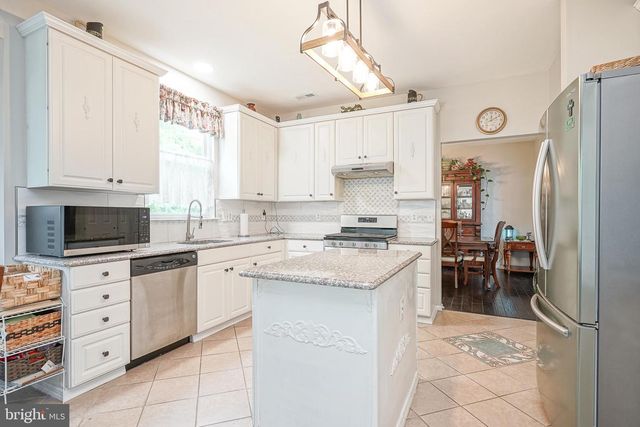 43 LEXINGTON CIR, Marlton, NJ 08053