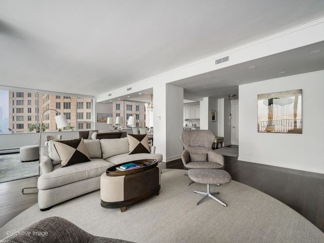 1000 N Lake Shore Plaza 44B, Chicago, IL 60611