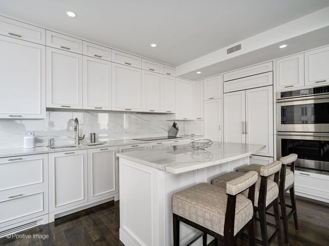 1000 N Lake Shore Plaza 44B, Chicago, IL 60611