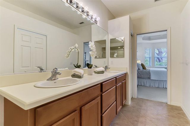 9367 CARNABY DRIVE, Venice, FL 34293