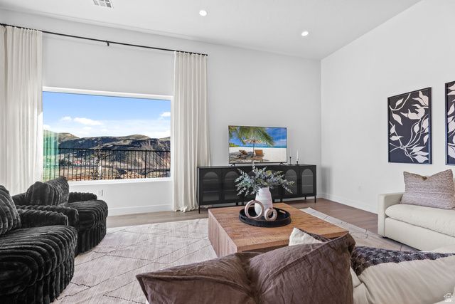 319 E 920 N, Hurricane, UT 84737