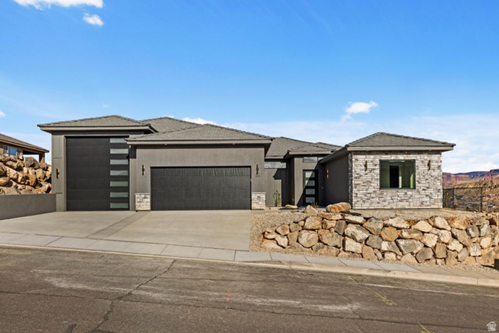 319 E 920 N, Hurricane, UT 84737