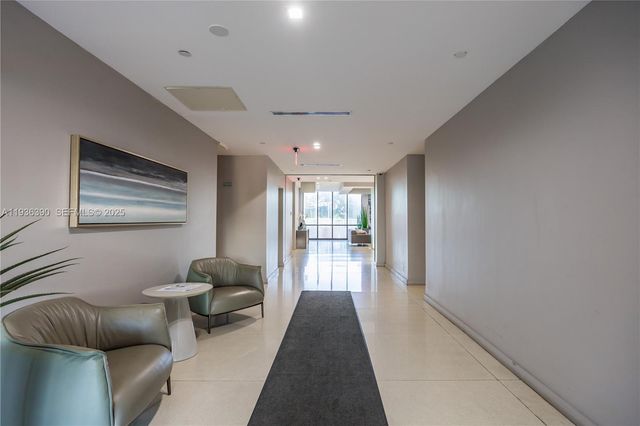 20379 W Country Club Dr 1938, Aventura, FL 33180