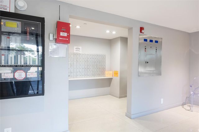 20379 W Country Club Dr 1938, Aventura, FL 33180