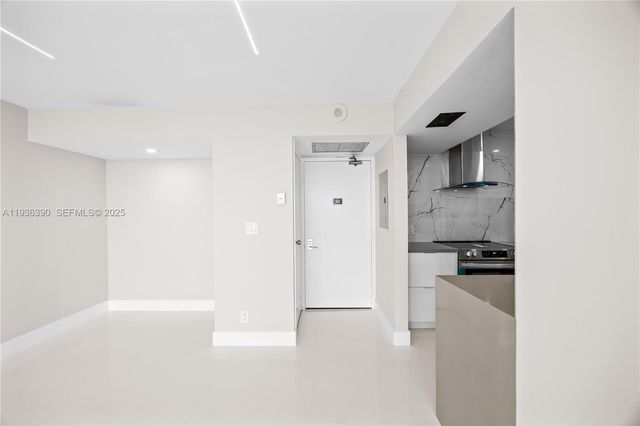 20379 W Country Club Dr 1938, Aventura, FL 33180