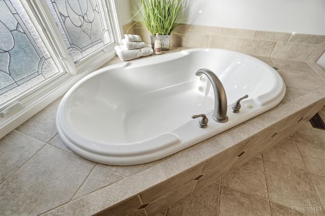 884 River Forest Drive, Hamilton Twp, OH 45039