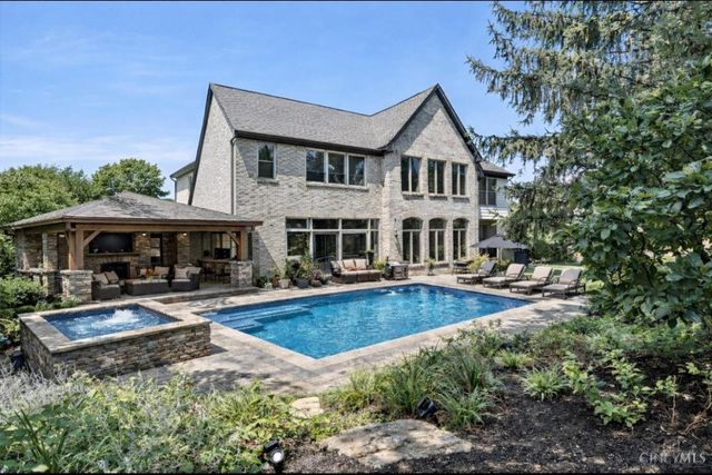 884 River Forest Drive, Hamilton Twp, OH 45039