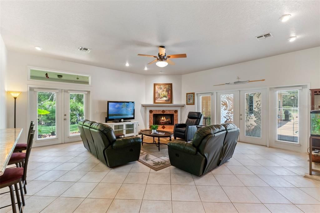 Image 10 of property listing at 11101 TINDALL ROAD, Orlando, FL 32832