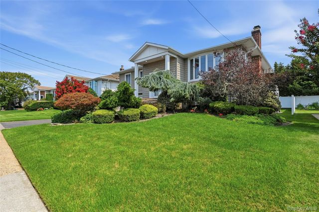 3165 Clubhouse Road, Merrick, NY 11566