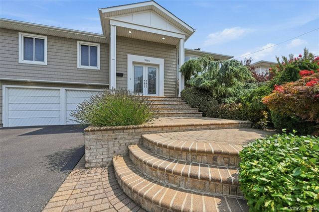 3165 Clubhouse Road, Merrick, NY 11566