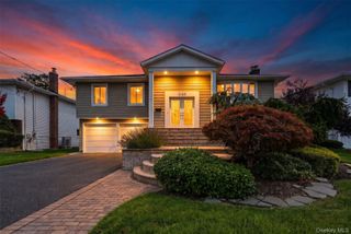 3165 Clubhouse Road, Merrick, NY 11566
