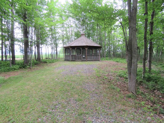 216 Cherry Lane, Newport City, VT 05855