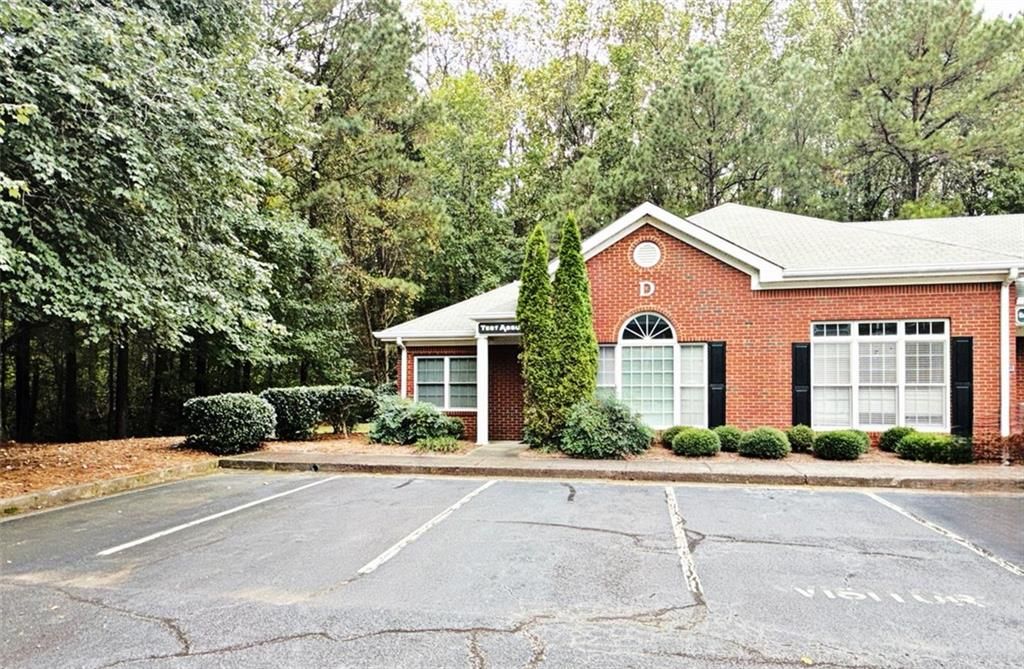 500 SUN VALLEY Drive D1, Roswell, GA 30076