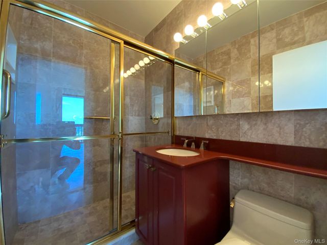 27110 Grand Central Parkway 24W, Floral Park, NY 11005