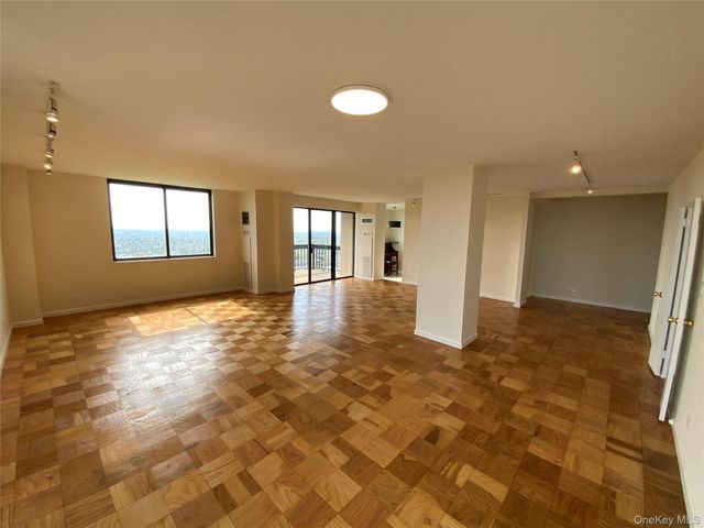 27110 Grand Central Parkway 24W, Floral Park, NY 11005
