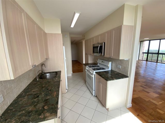 27110 Grand Central Parkway 24W, Floral Park, NY 11005