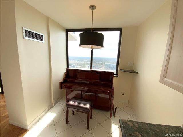 27110 Grand Central Parkway 24W, Floral Park, NY 11005