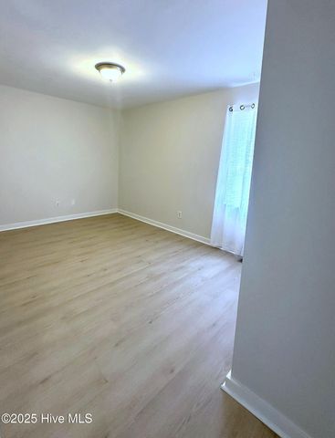 2424 Louisiana Street, Wilmington, NC 28401