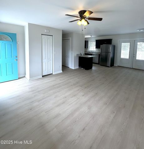 2424 Louisiana Street, Wilmington, NC 28401