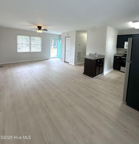 2424 Louisiana Street, Wilmington, NC 28401