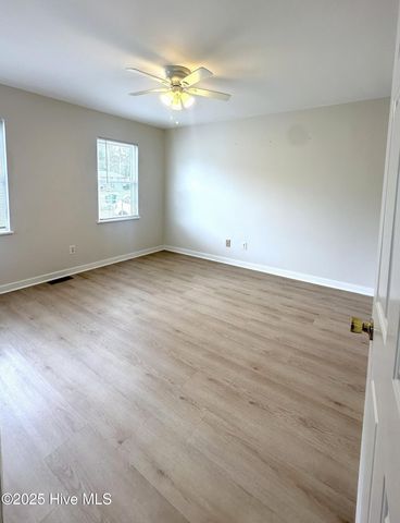 2424 Louisiana Street, Wilmington, NC 28401