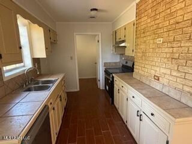 31 White Cove, Grenada, MS 38901