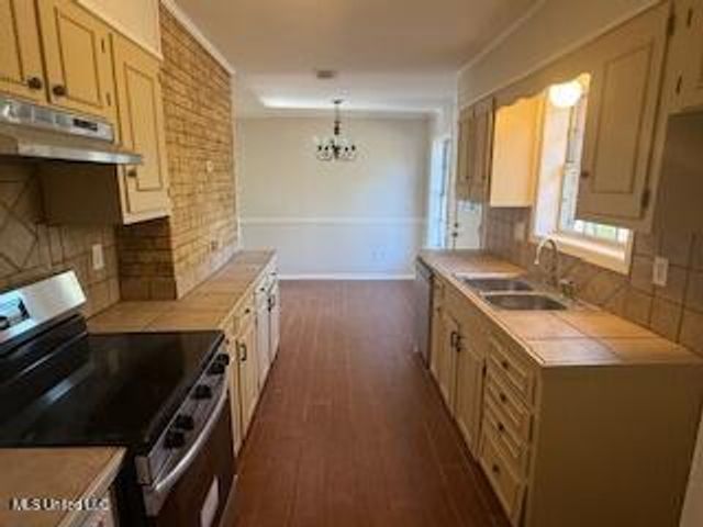 31 White Cove, Grenada, MS 38901