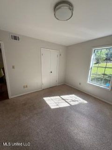 31 White Cove, Grenada, MS 38901